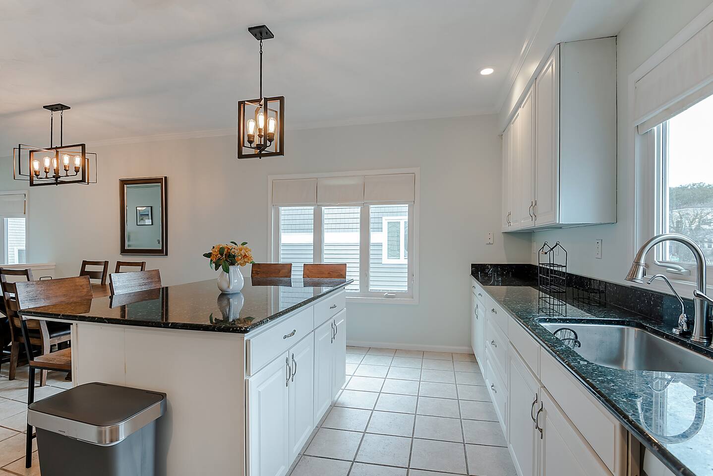Chic’s Beach 3BR Home • Sleeps 12 • Garage