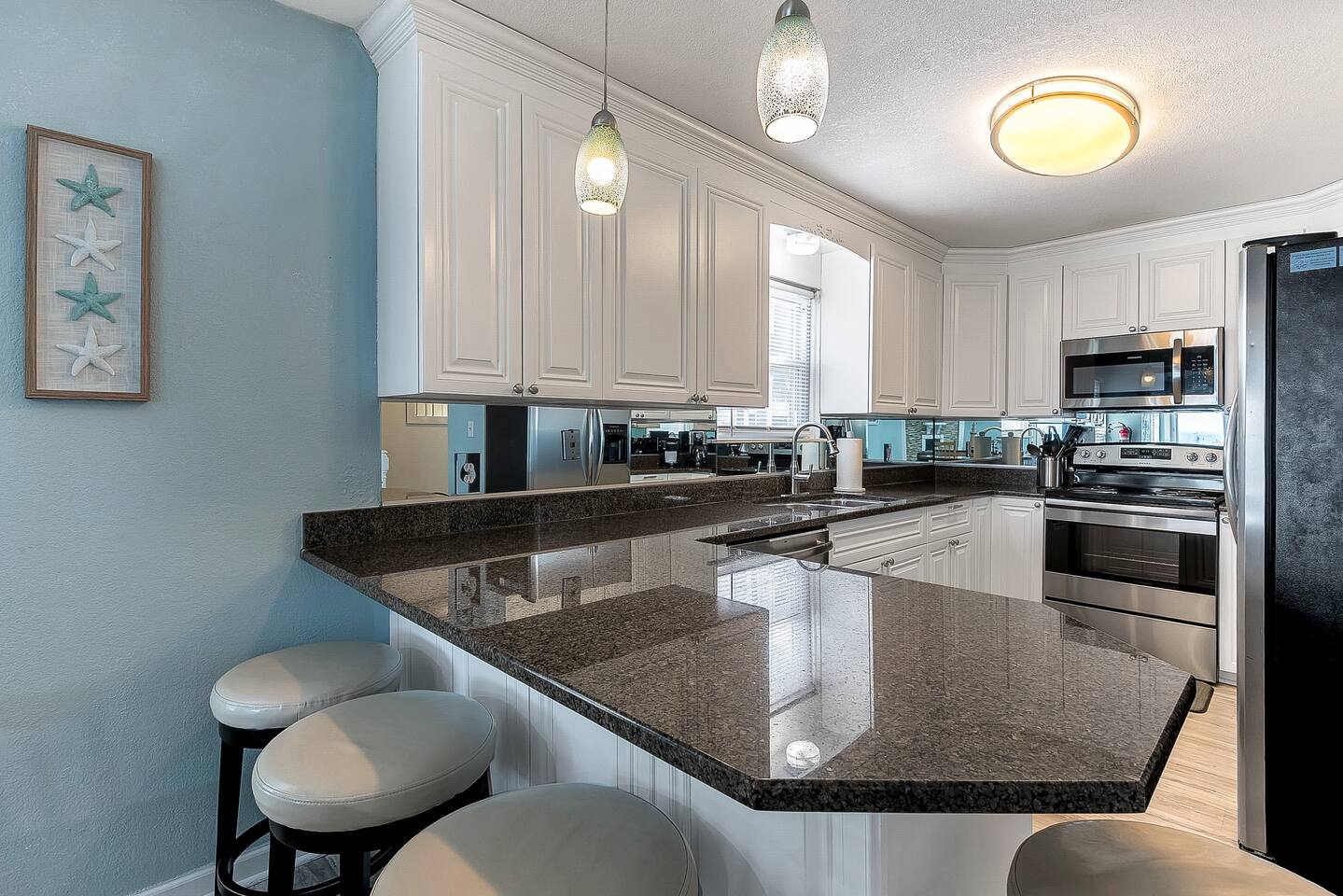 Beachfront Chic’s Beach • Incredible Ocean Views