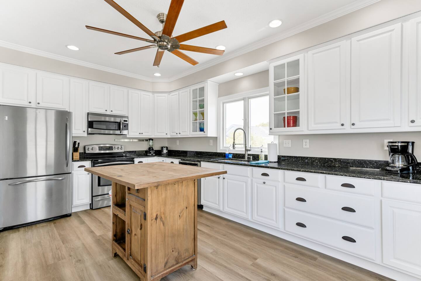 Chics Beach Oceanfront Gem • Garage