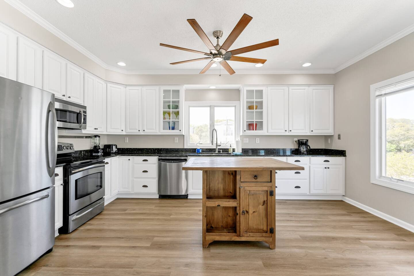 Chics Beach Oceanfront Gem • Garage