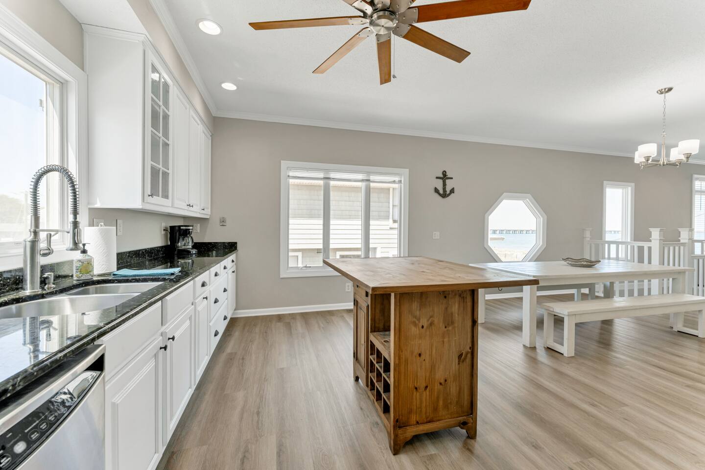 Chics Beach Oceanfront Gem • Garage