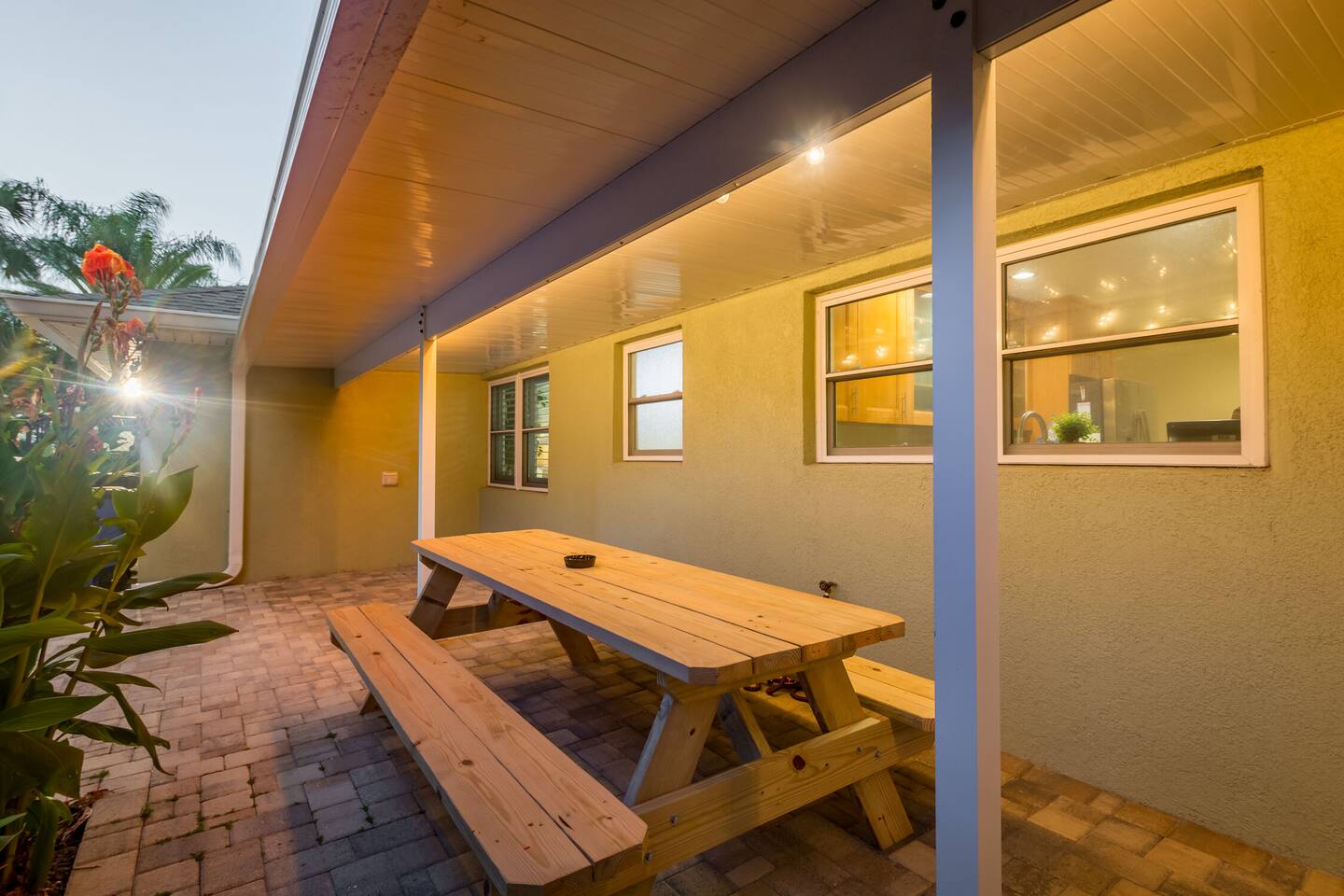 Easy Walk to Beach! 3 BR/2 BATH! Pets OK!