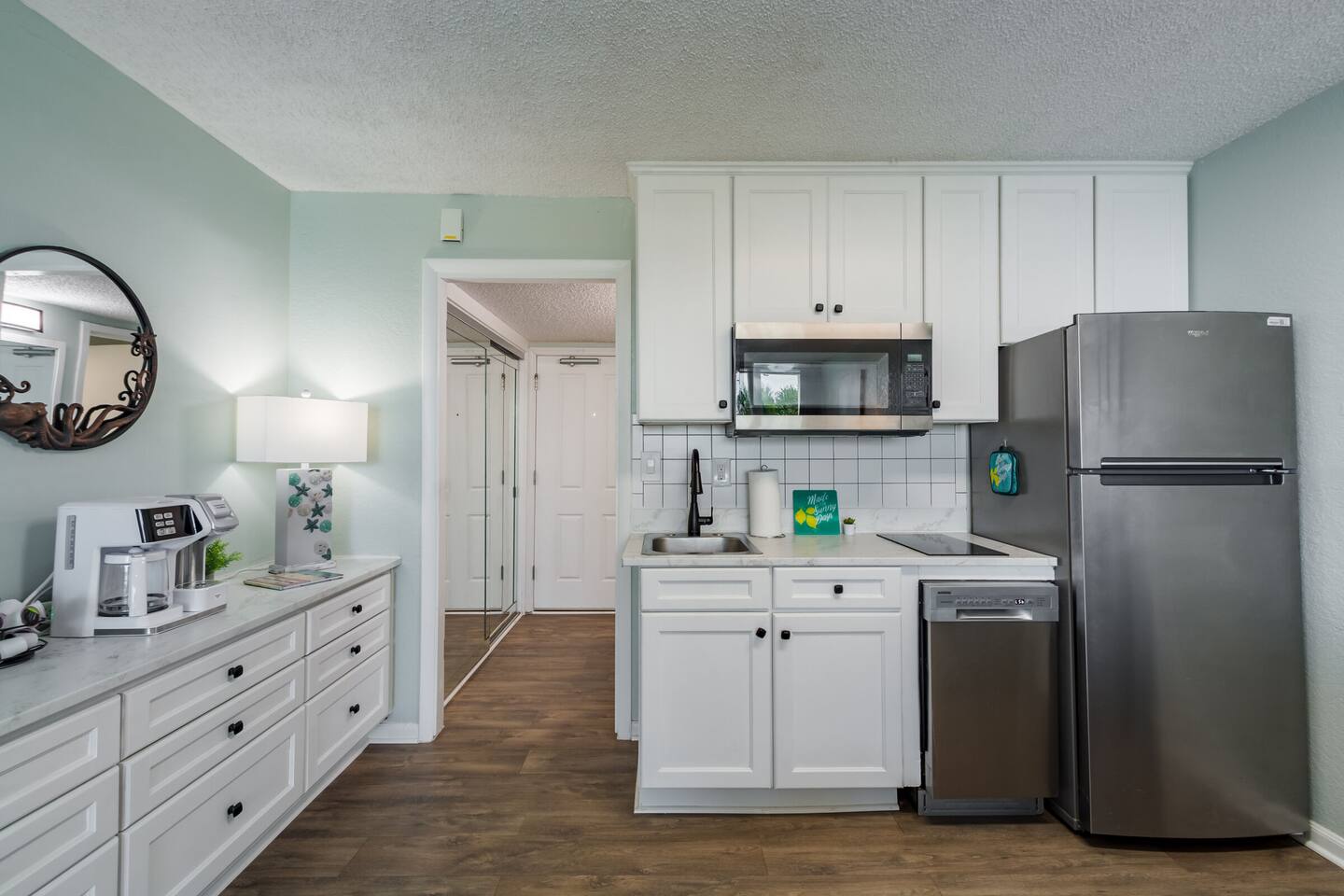 King Oceanfront Suite • Kitchenette & Balcony