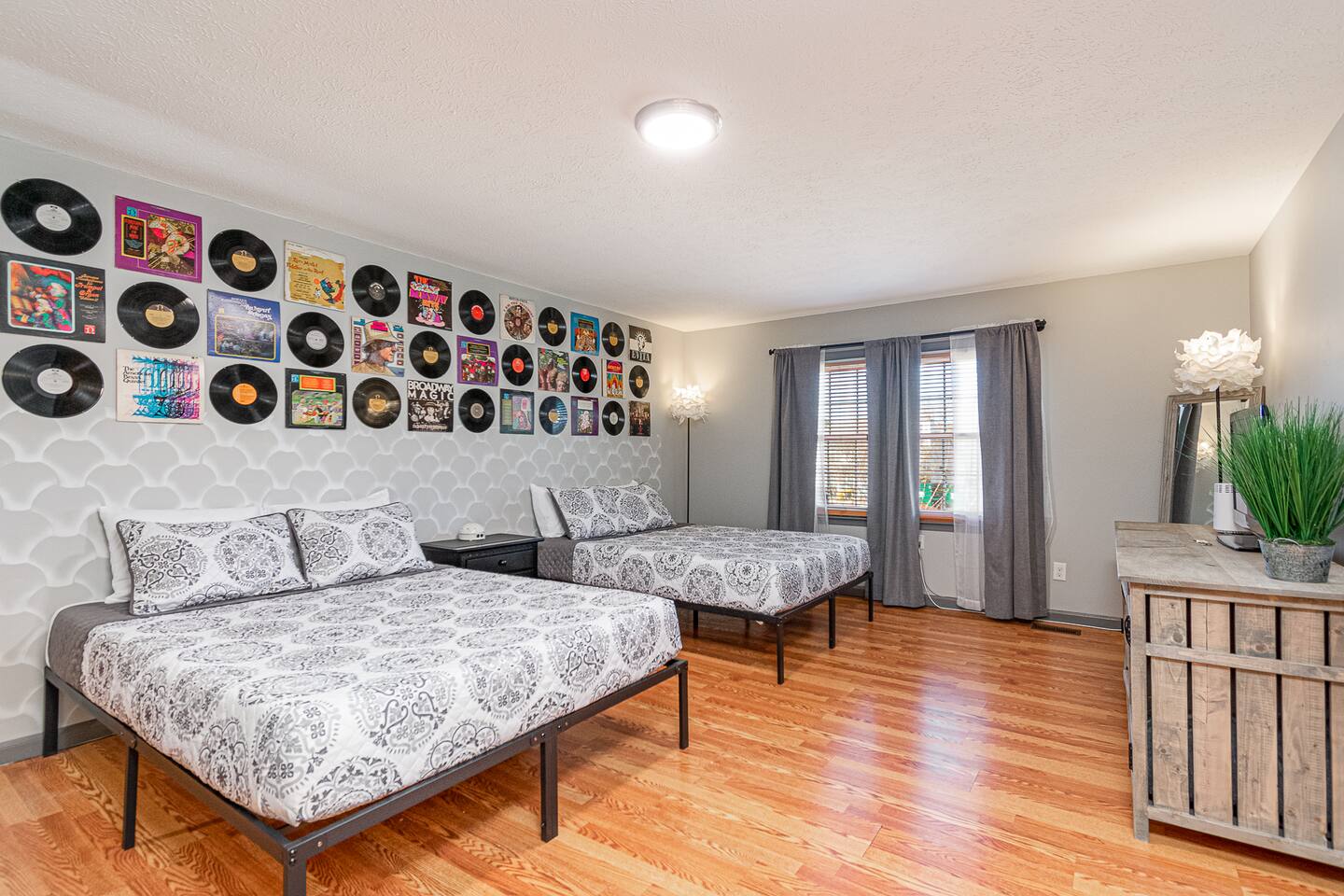 Cozy & Fun Hampton Condo, WIFI & W/D! Dogs welcome