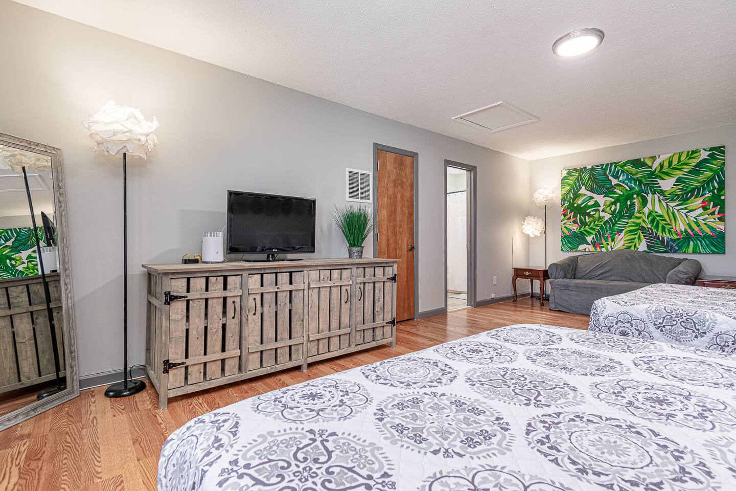 Cozy & Fun Hampton Condo, WIFI & W/D! Dogs welcome