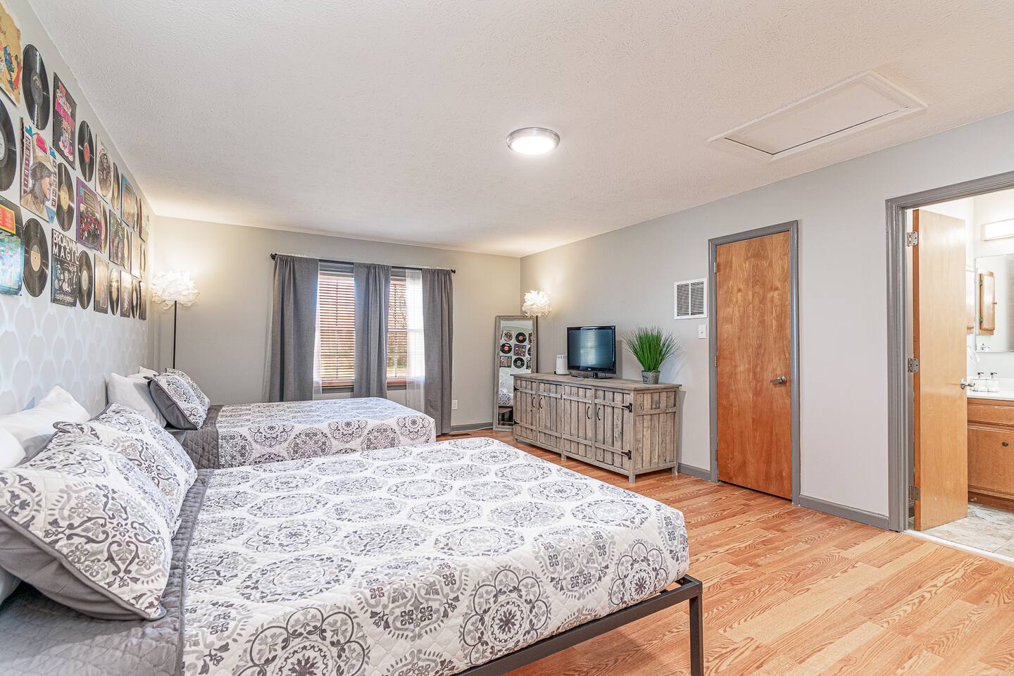 Cozy & Fun Hampton Condo, WIFI & W/D! Dogs welcome
