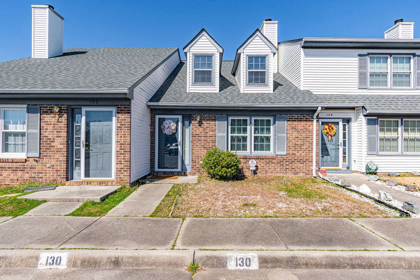 Cozy & Fun Hampton Condo, WIFI & W/D! Dogs welcome