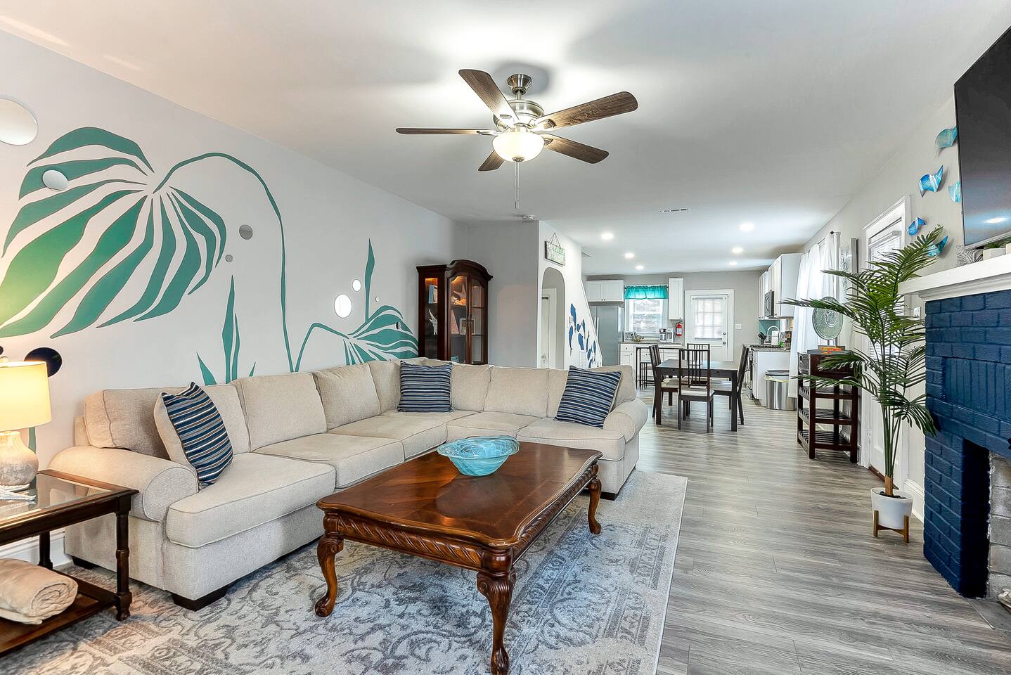 Spacious 5BR Beach Retreat •Pets OK •Sleeps 10 — Norfolk — vacation rental
