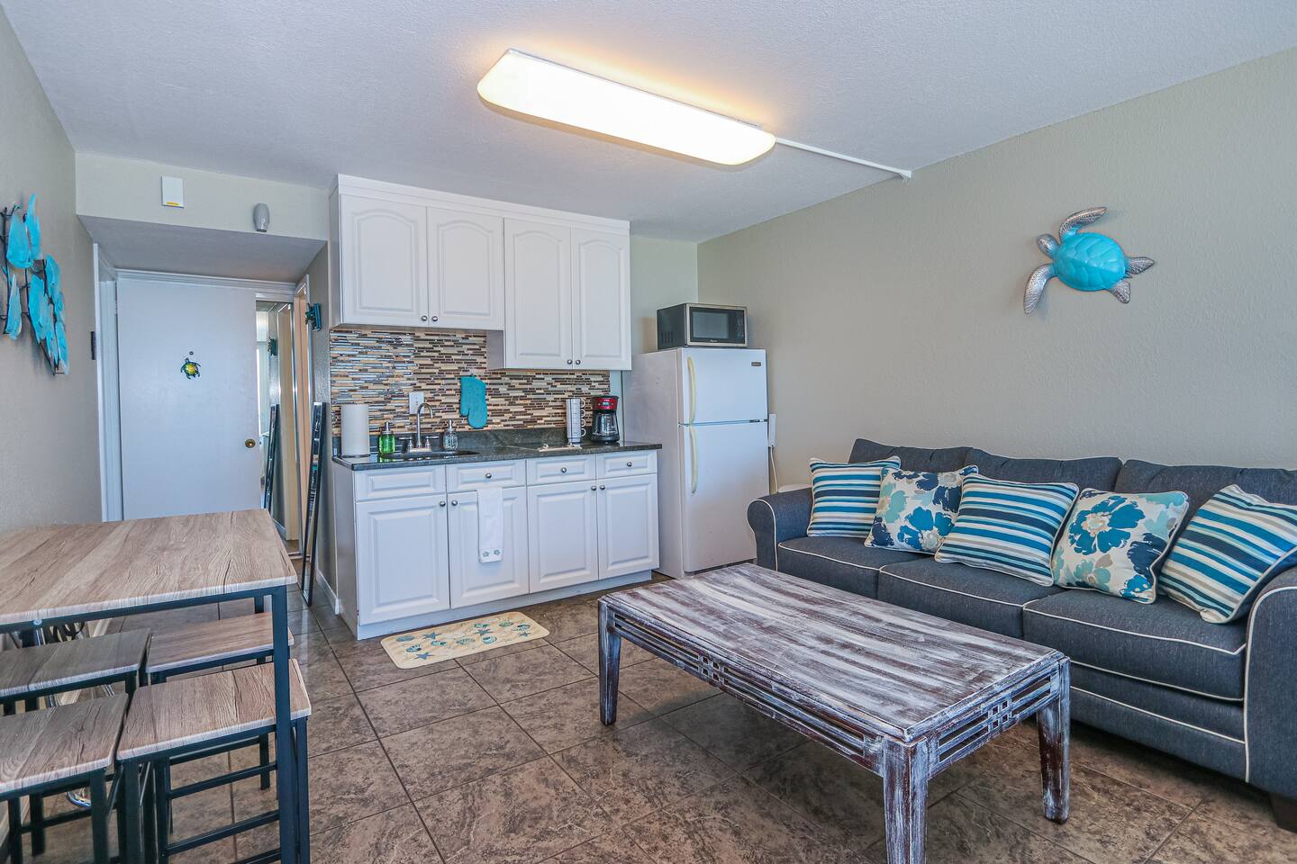 Sea Turtle Suite • Stunning Waterfront Studio