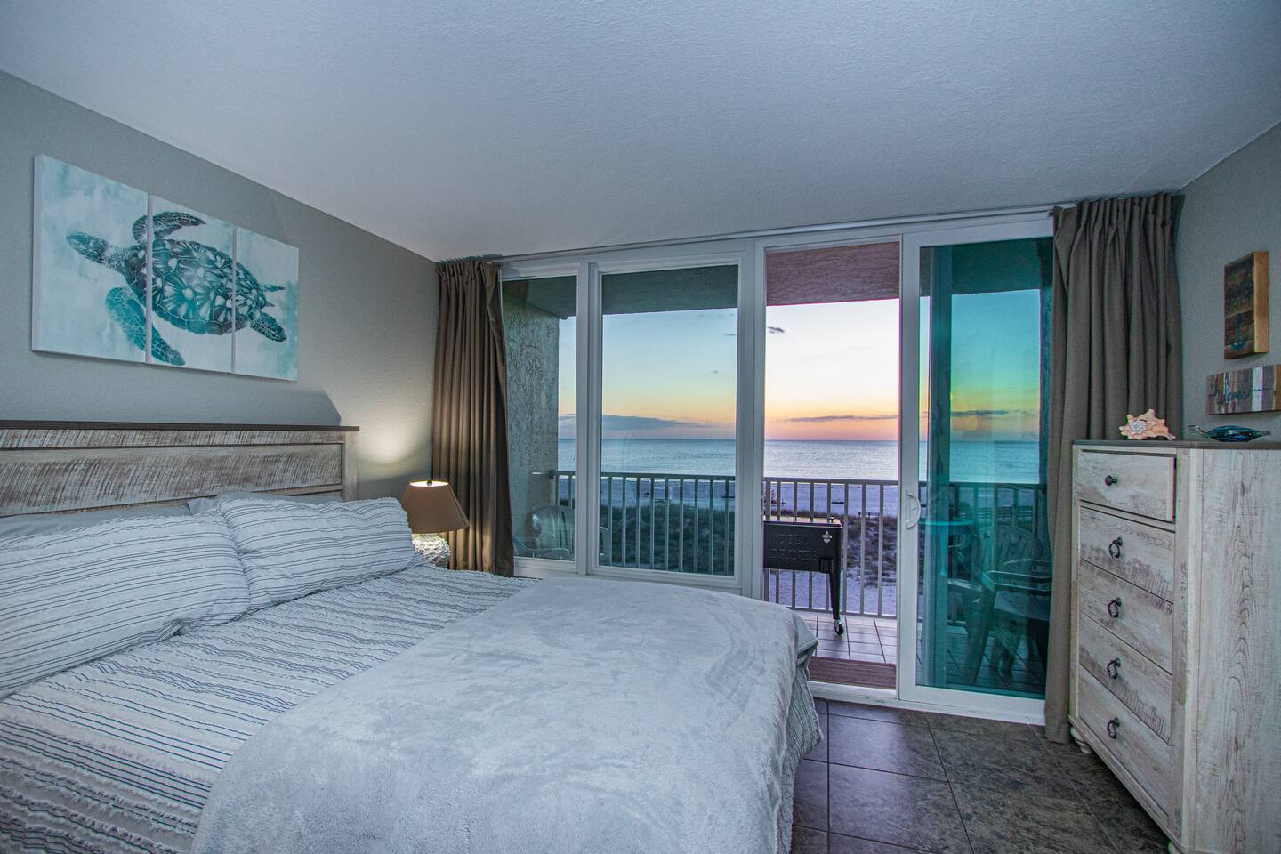 Sea Turtle Suite • Stunning Waterfront Studio
