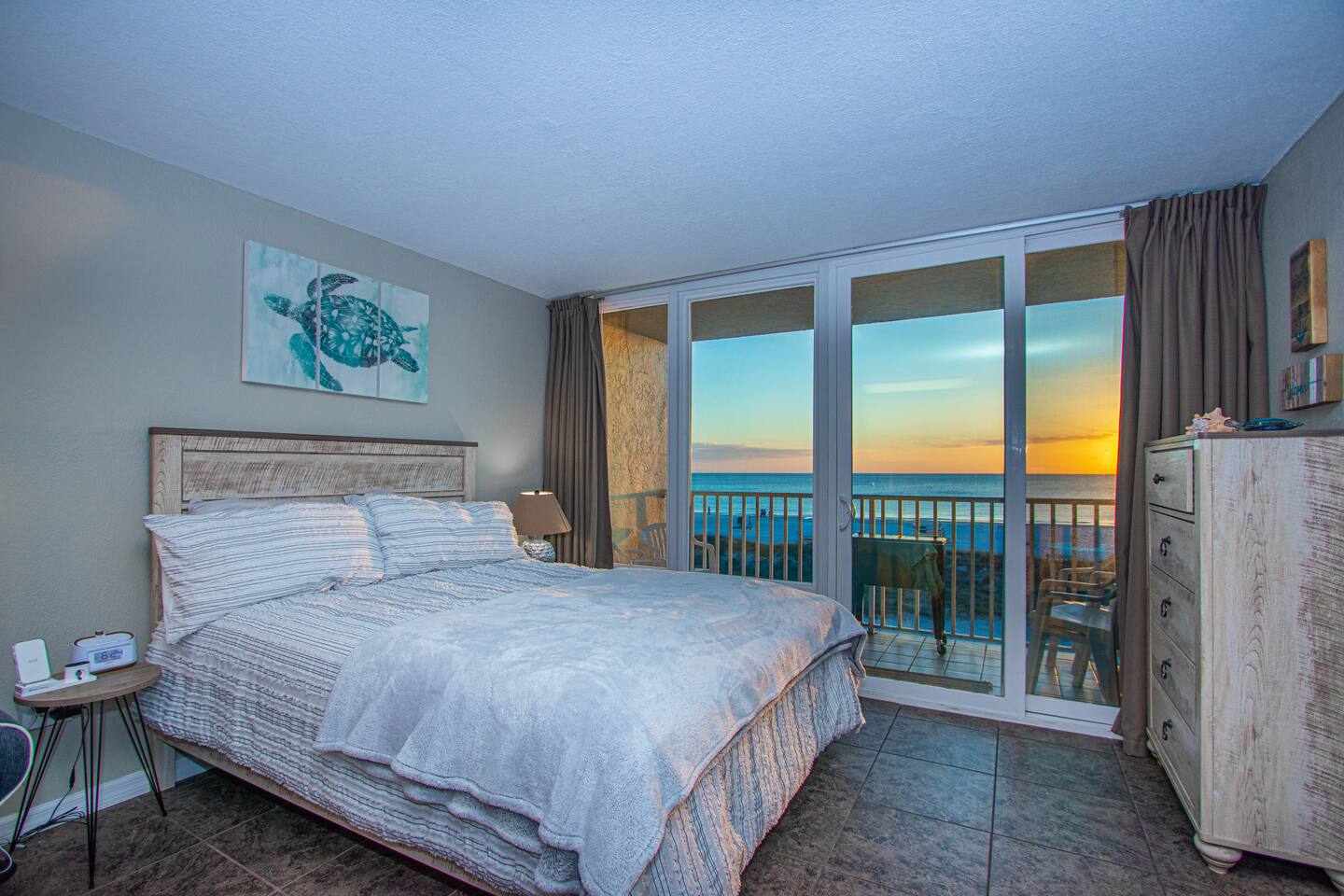 Sea Turtle Suite • Stunning Waterfront Studio