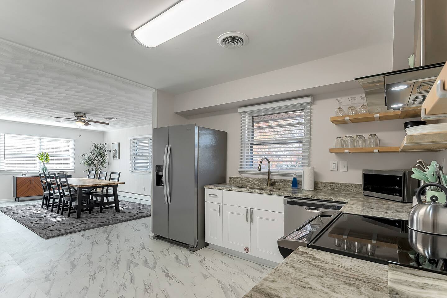 3BR Mid-Century Modern Home • Near Airport