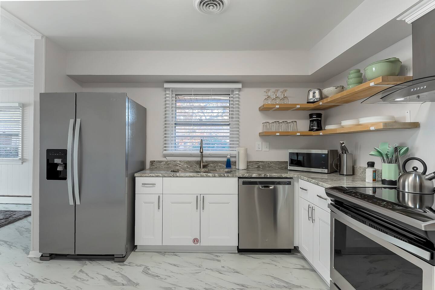 3BR Mid-Century Modern Home • Near Airport