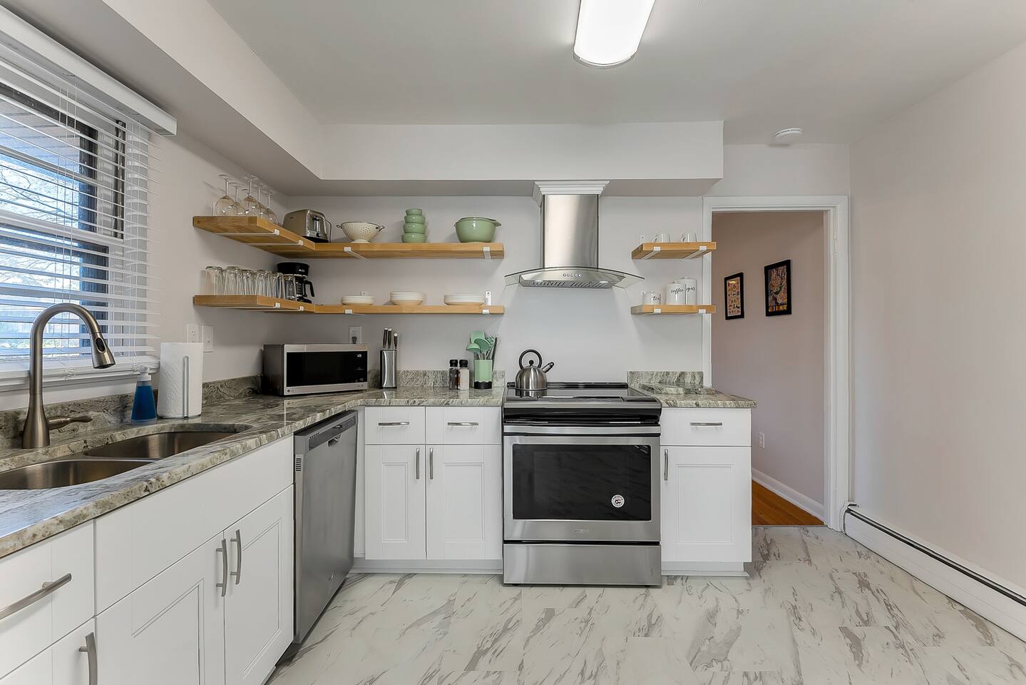 3BR Mid-Century Modern Home • Near Airport