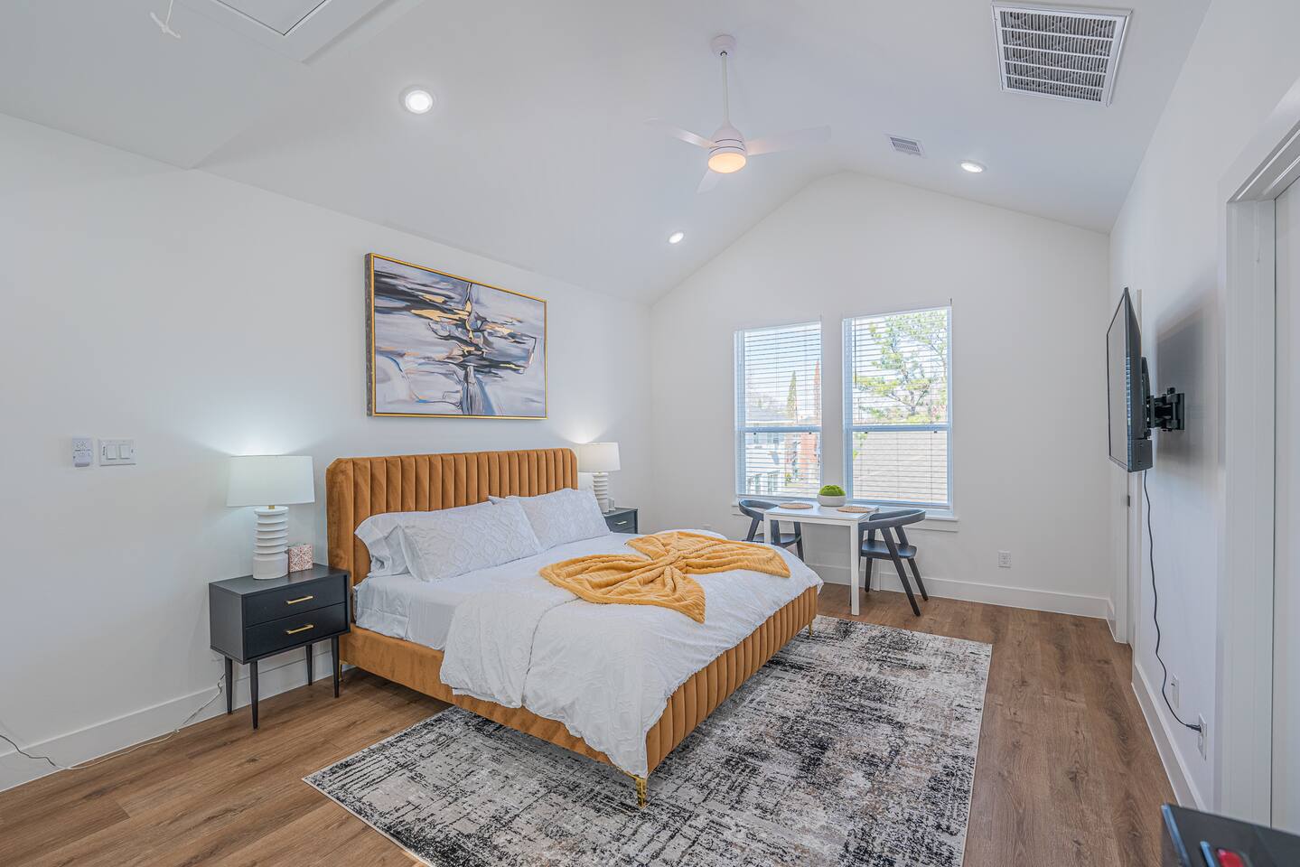 The Rite Studio @EADO, 1.3 mi from FIFA Fest — Houston — vacation rental