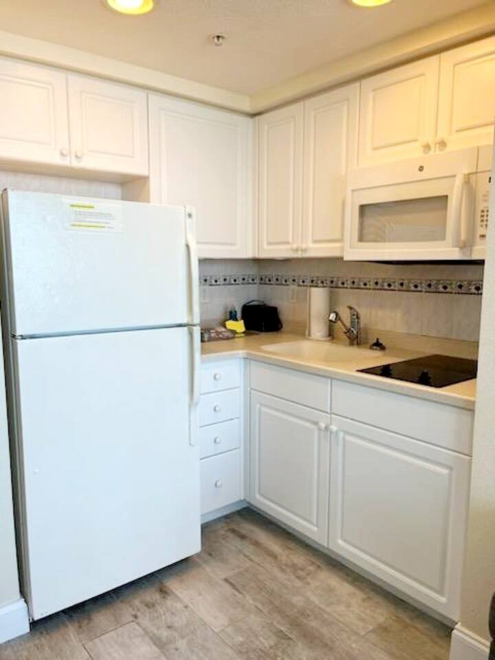 Daytona Beach Resort 1 bdrm family condo w/kitchen