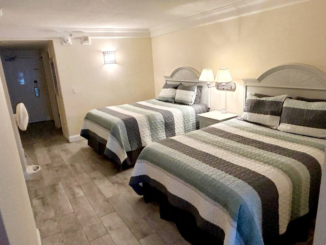 Daytona Beach Resort 1 bdrm family condo w/kitchen