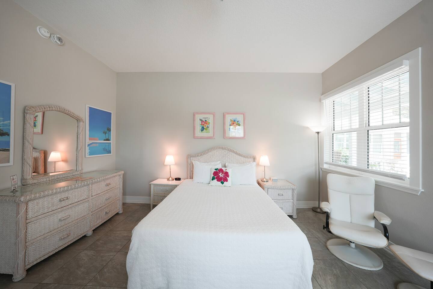 Cottage - Pool - Free Parking - Walkable