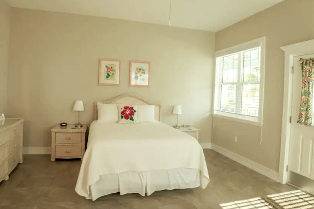 Cottage - Pool - Free Parking - Walkable