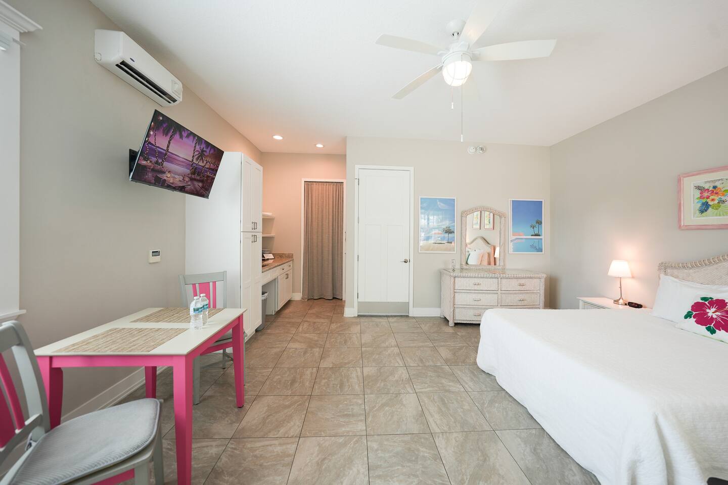 Cottage - Pool - Free Parking - Walkable