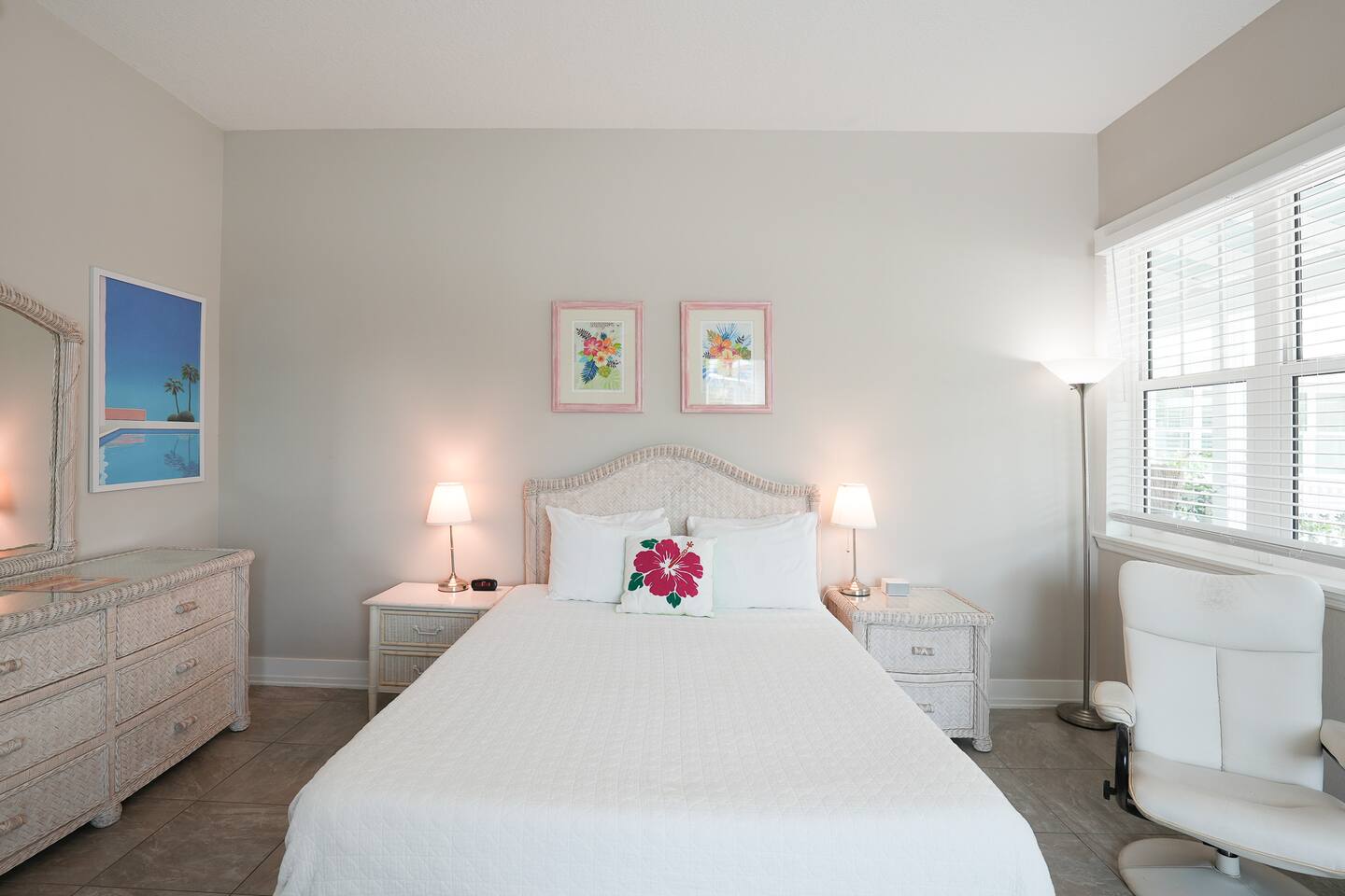 Cottage - Pool - Free Parking - Walkable