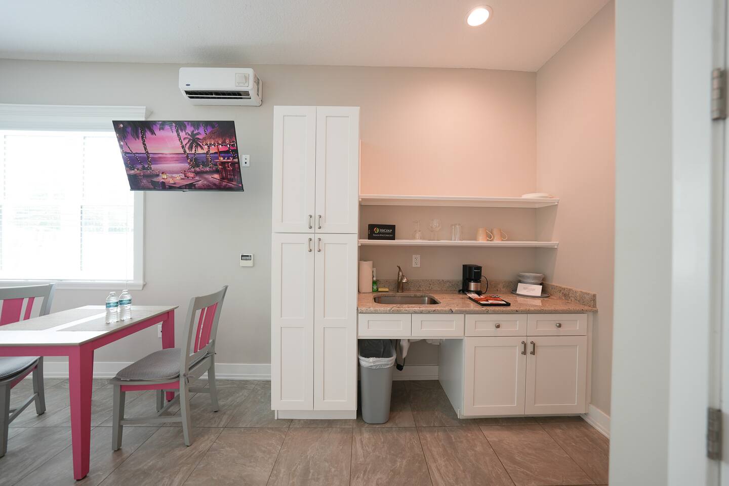 Cottage - Pool - Free Parking - Walkable