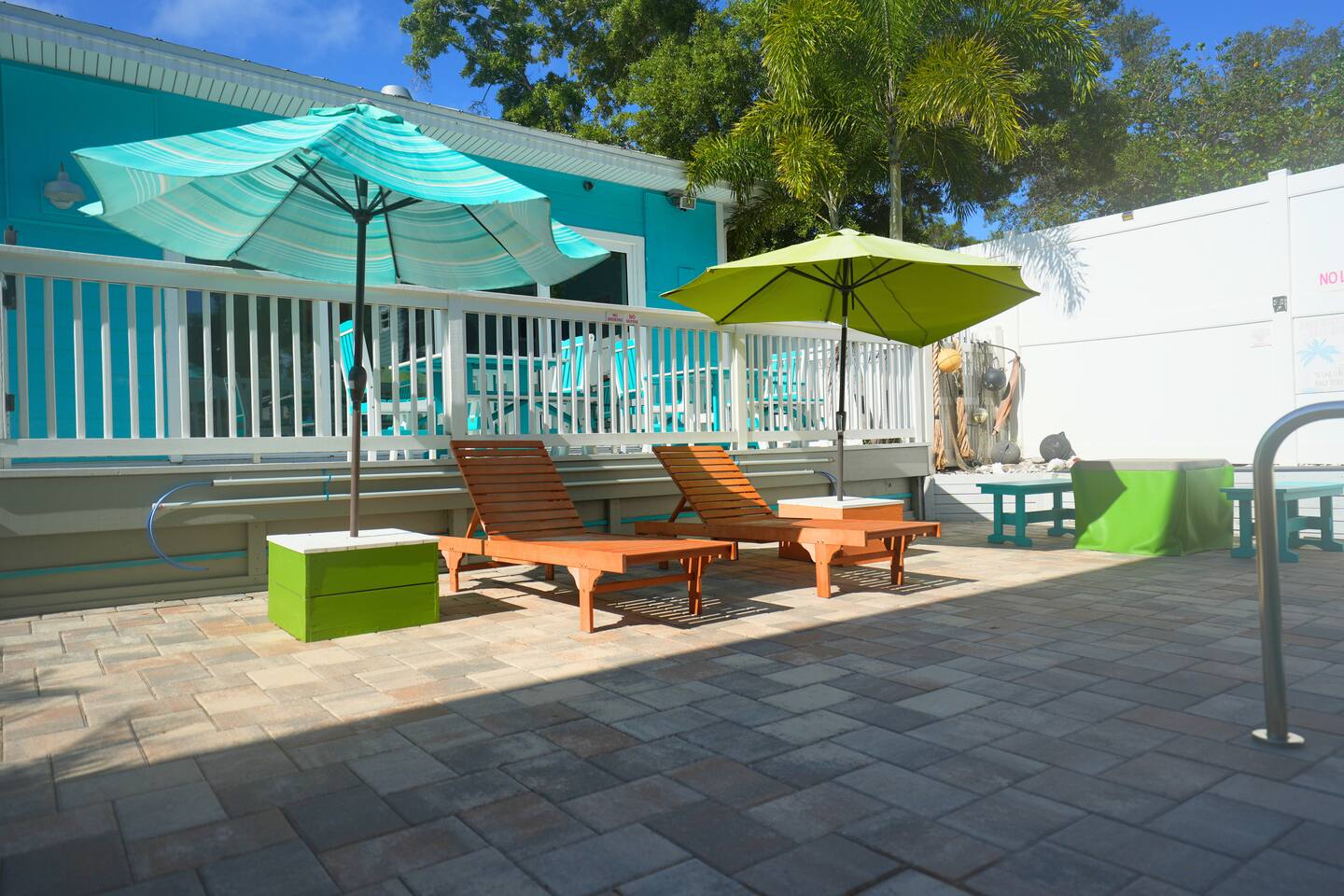 Sunny - Key West Vibe Cottage - Pool - Walkable
