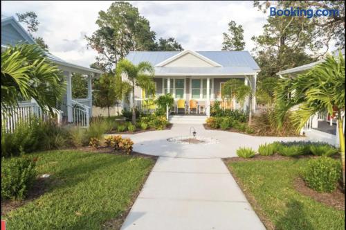 Dunedin Delight ~ 6 Min Walk To Downtown — Dunedin — vacation rental