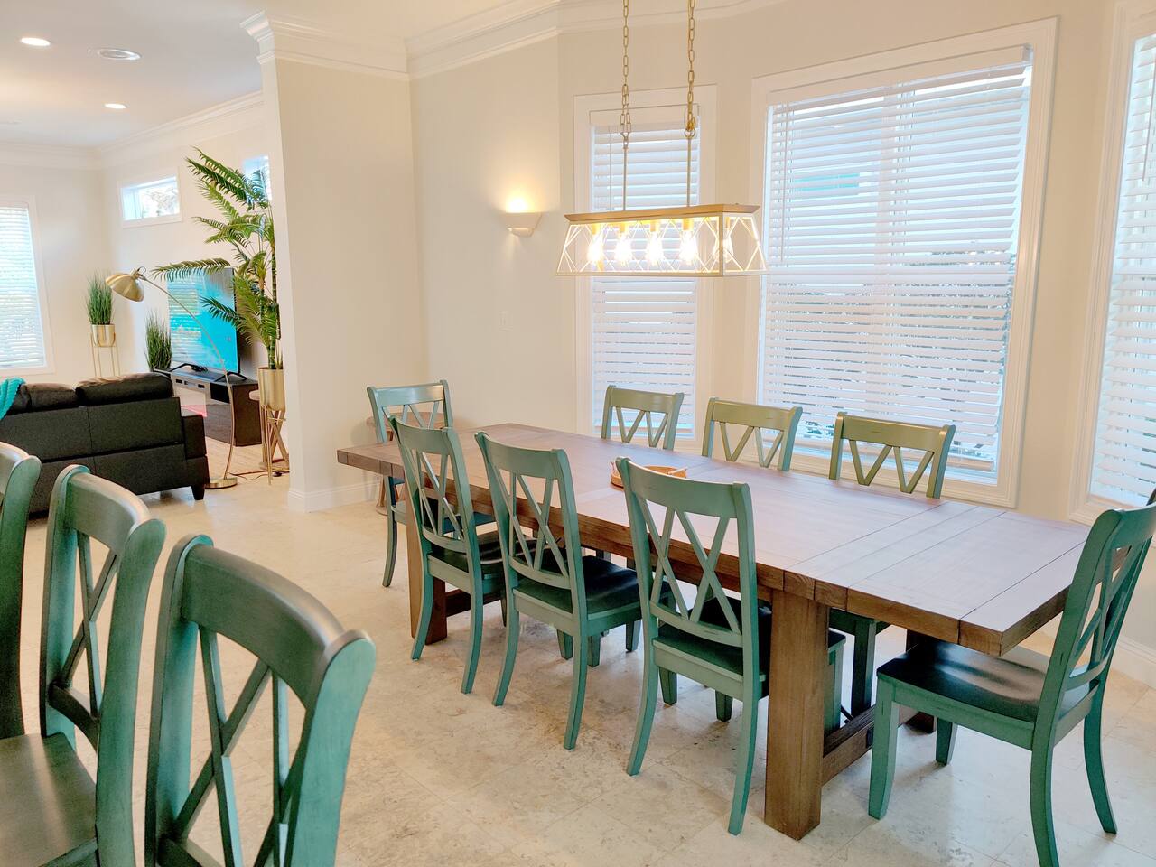 $1MM villa • Beachfront neighborhood • Free cruise