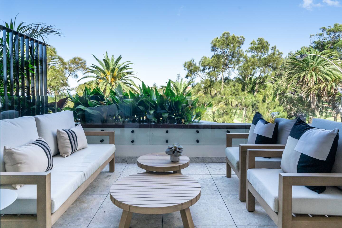 Luxurious penthouse-park, Golf Course, ocean views